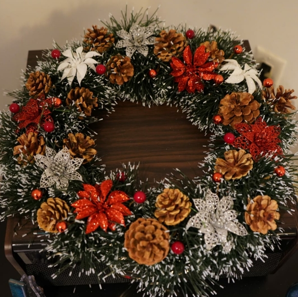 Christmas Holiday Wreath - Picture 5 of 8